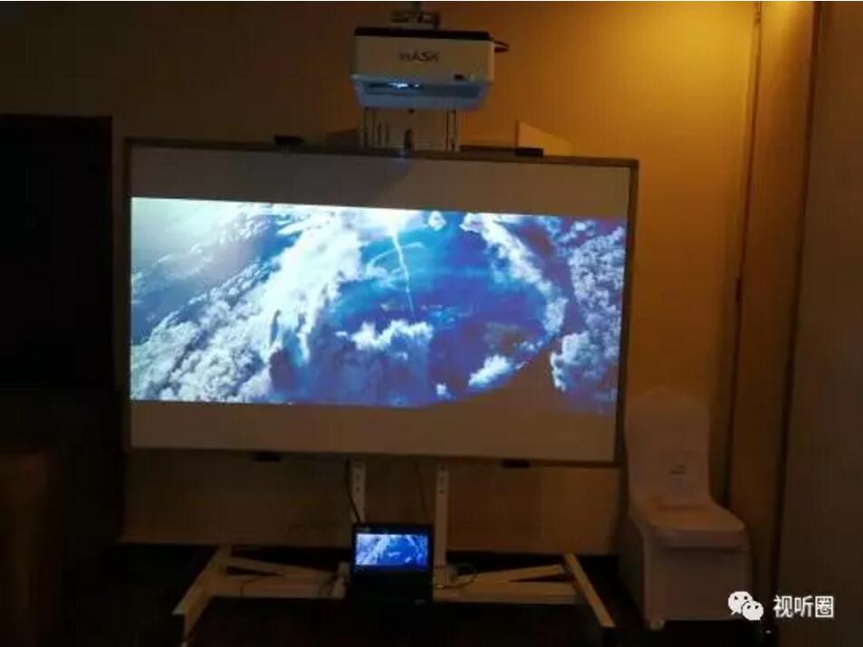 這是因為啥? 今天京城上百家投影代理商冒大雨參加一場渠道發布會 這是因為啥? 今天京城上百家投影代理商冒大雨參加一場渠道發布會