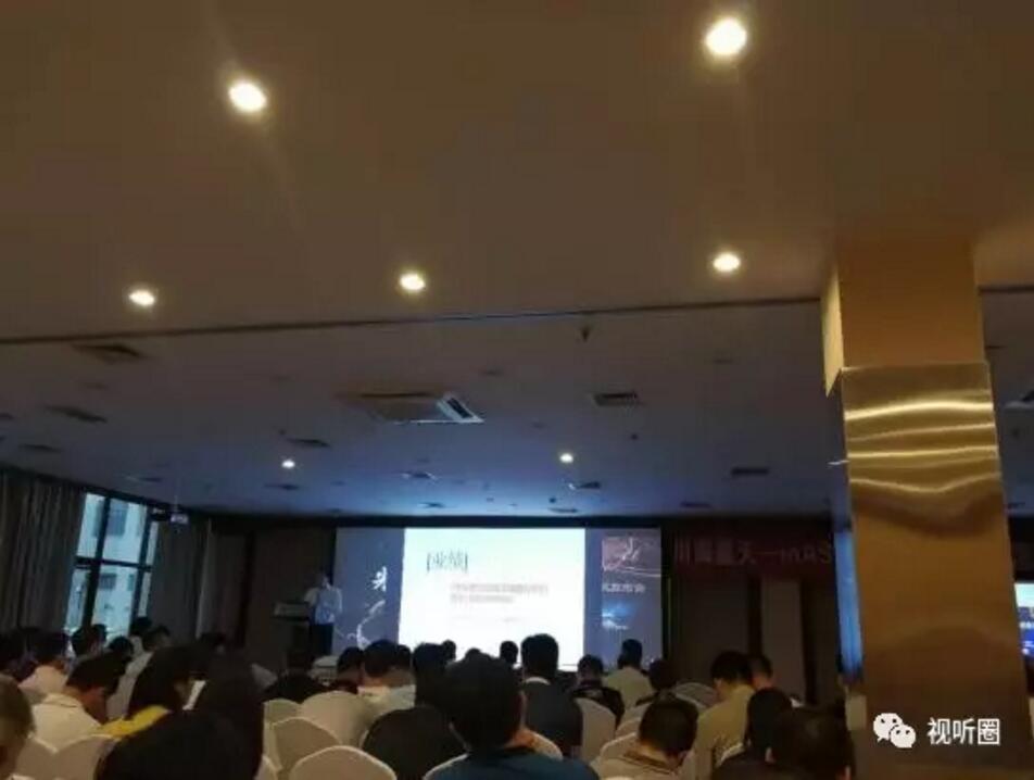 這是因為啥? 今天京城上百家投影代理商冒大雨參加一場渠道發布會 這是因為啥? 今天京城上百家投影代理商冒大雨參加一場渠道發布會