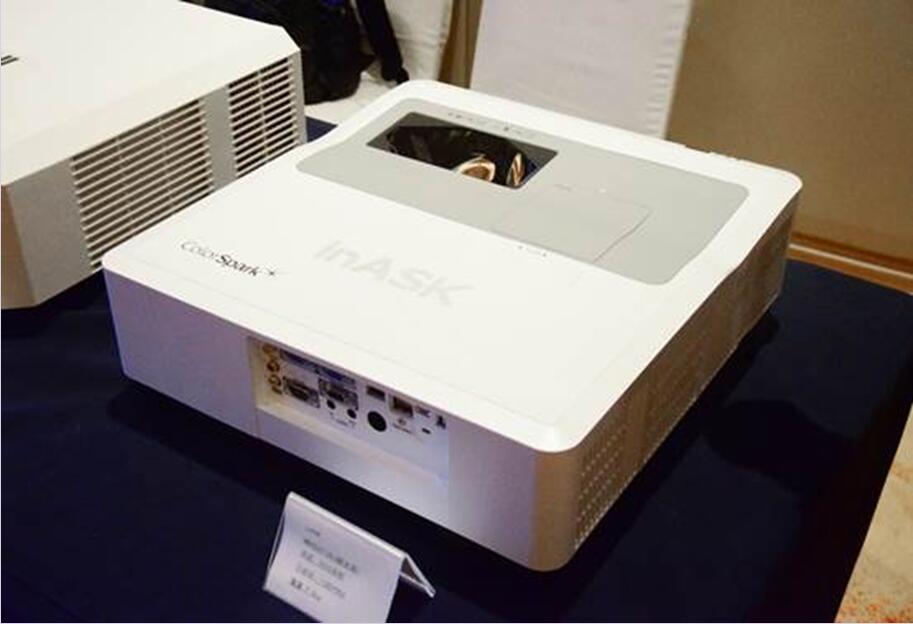 攜手飛利浦 英士發(fā)布了兩款HLD光源投影機(jī) 攜手飛利浦 英士發(fā)布了兩款HLD光源投影機(jī)